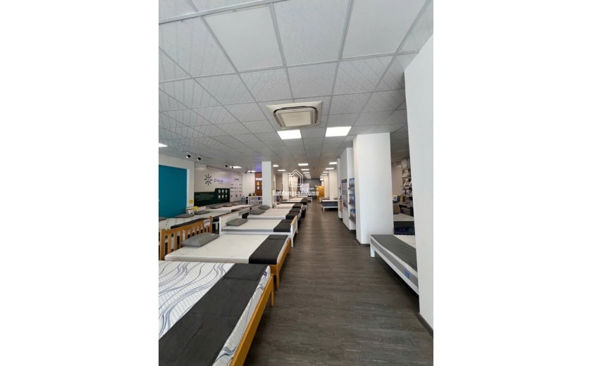 Bán nhà mặt tiền ngang 12m x 25m Cách Mạng Tháng Tám, không quá 90 tỷ